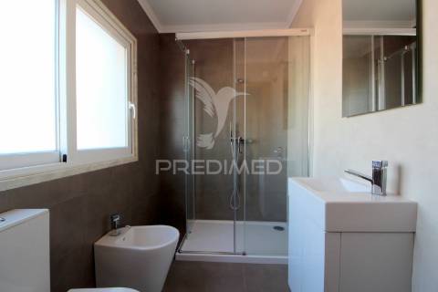 Moradia  em  azeitão t3+1 com 5000 m2 de terreno