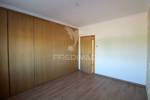 Moradia  em  azeitão t3+1 com 5000 m2 de terreno