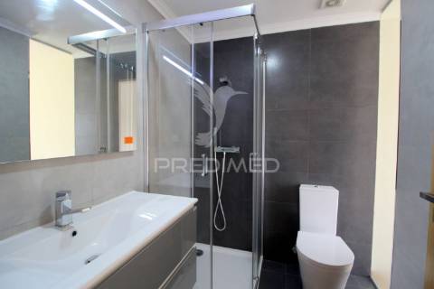 Moradia  em  azeitão t3+1 com 5000 m2 de terreno