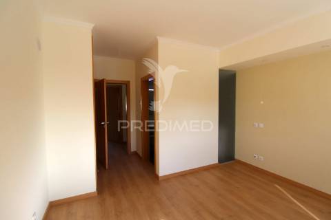 Moradia  em  azeitão t3+1 com 5000 m2 de terreno