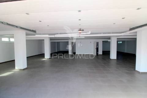 Moradia  em  azeitão t3+1 com 5000 m2 de terreno
