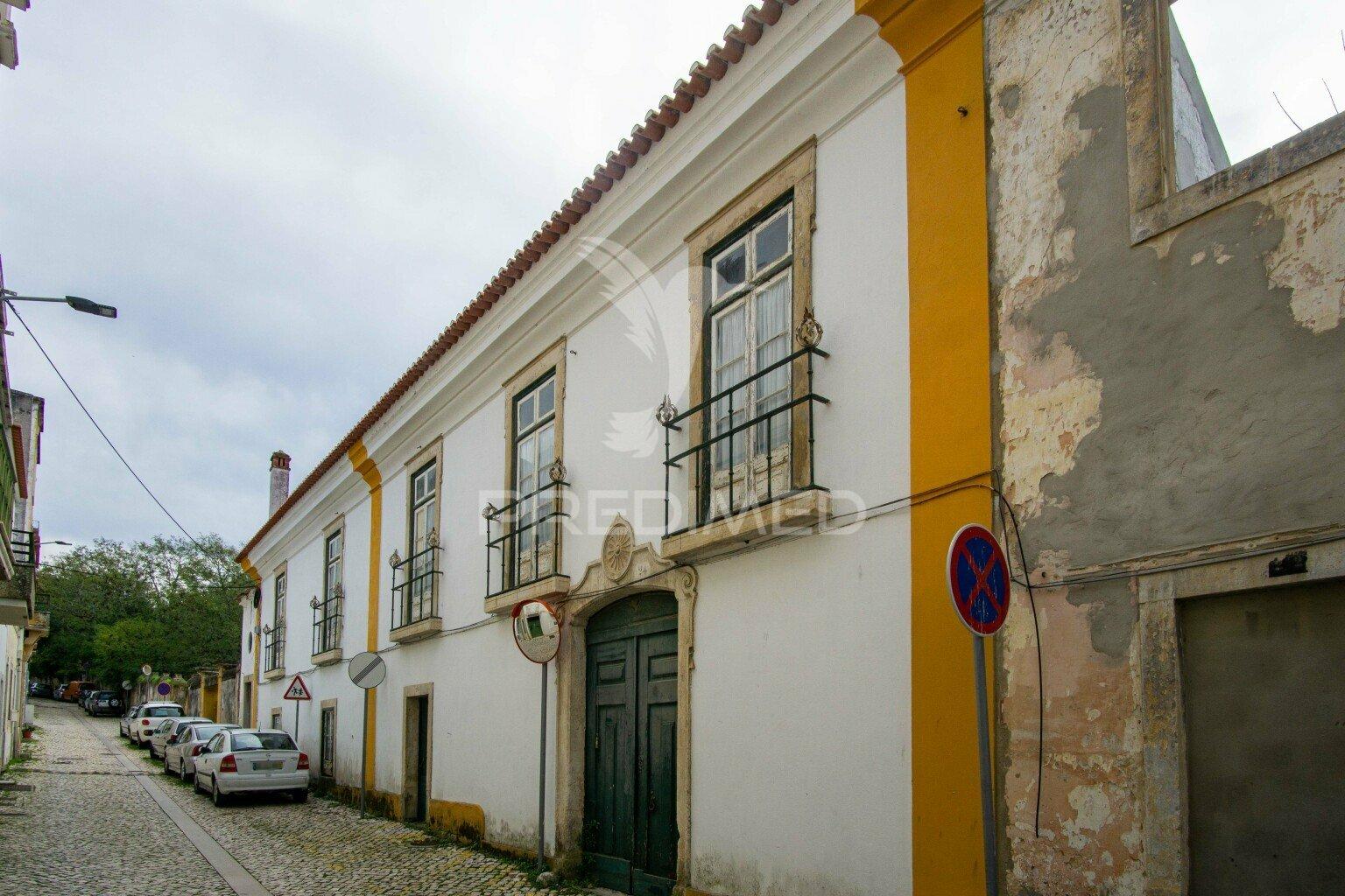 Casa senhorial no coração das caldas da rainha