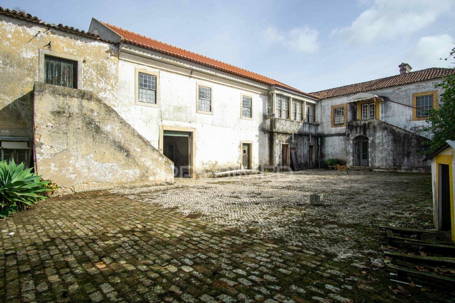 Casa senhorial no coração das caldas da rainha