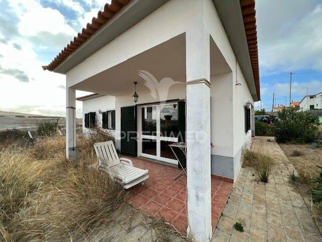 Moradia térrea com grande espaço envolvente na ilha do porto santo