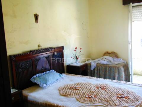 Moradia geminada em vale mendiz - pinhão