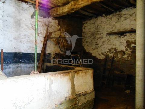 Moradia geminada em vale mendiz - pinhão