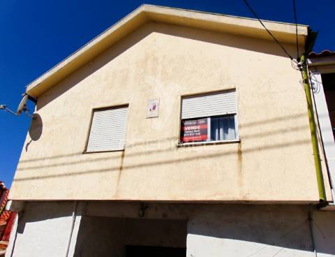 Moradia geminada em vale mendiz - pinhão