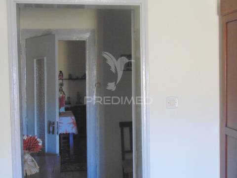 Moradia geminada em vale mendiz - pinhão