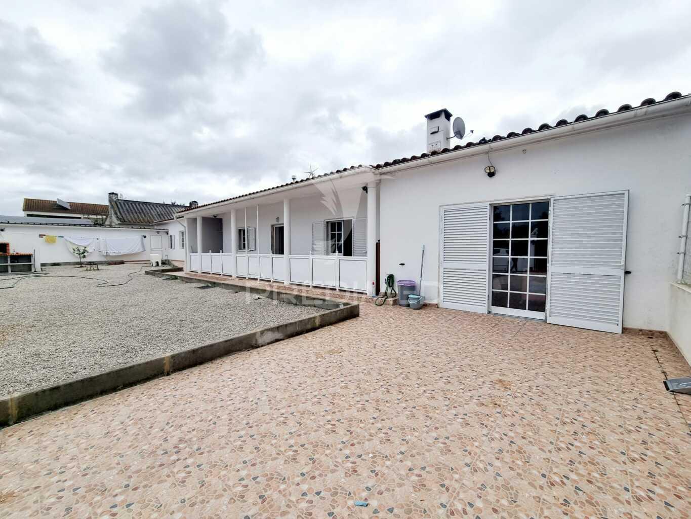 Terreno com moradias pinhal das formas avos