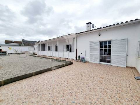 Terreno com moradias pinhal das formas avos