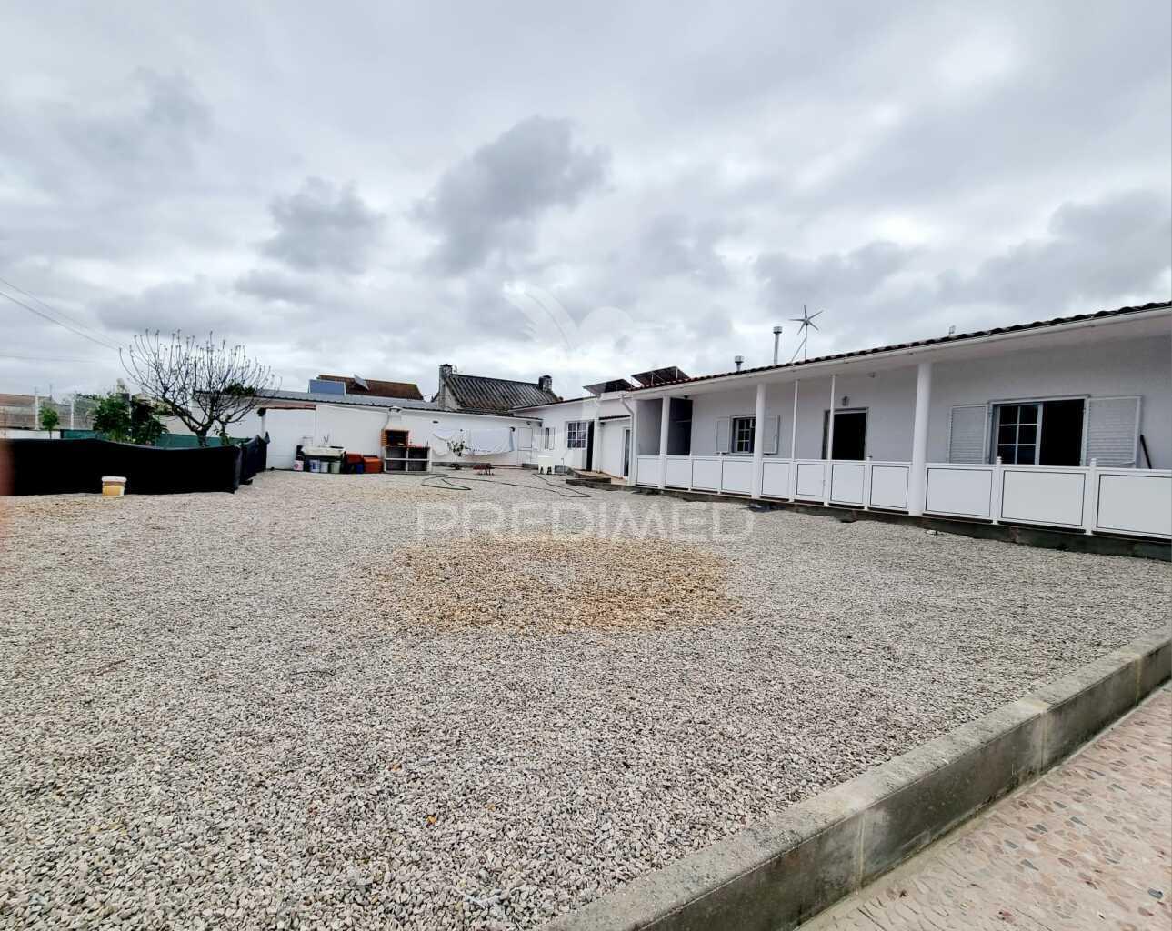 Terreno com moradias pinhal das formas avos