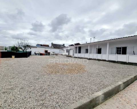 Terreno com moradias pinhal das formas avos