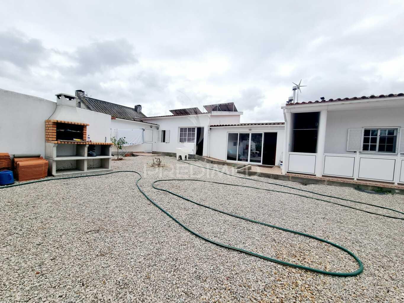 Terreno com moradias pinhal das formas avos