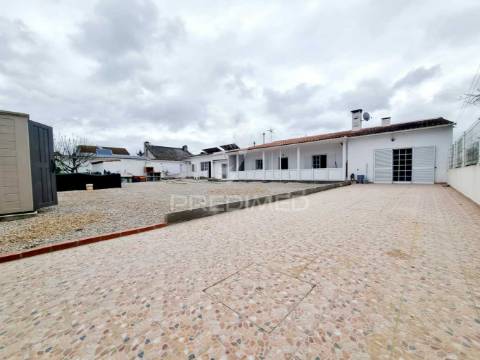 Terreno com moradias pinhal das formas avos
