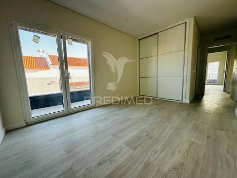 Apartamento t3 com terraço e garagem quinta da amizade