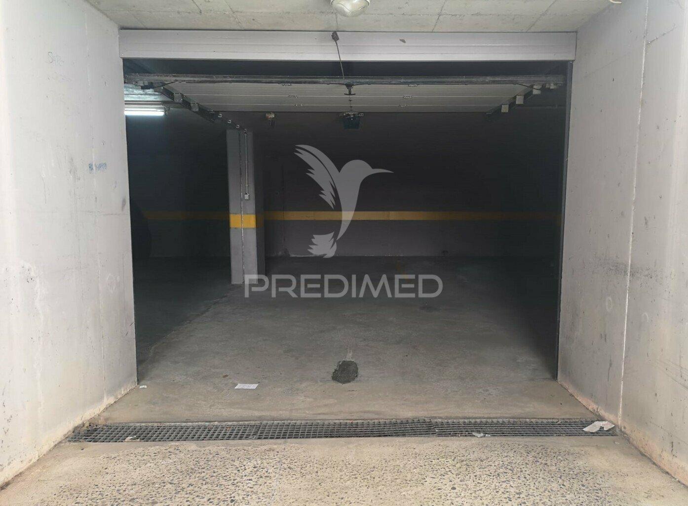 Parqueamento coberto em sines