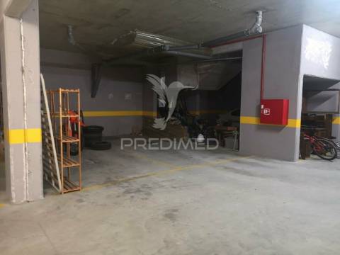 Parqueamento coberto em sines