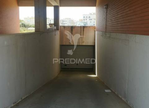 Parqueamento coberto em sines