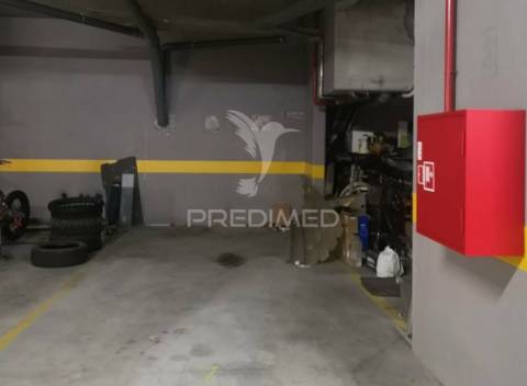 Parqueamento coberto em sines