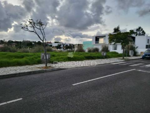 Lote c/ 341m2 em albarraque para moradia com 2 pisos + cv