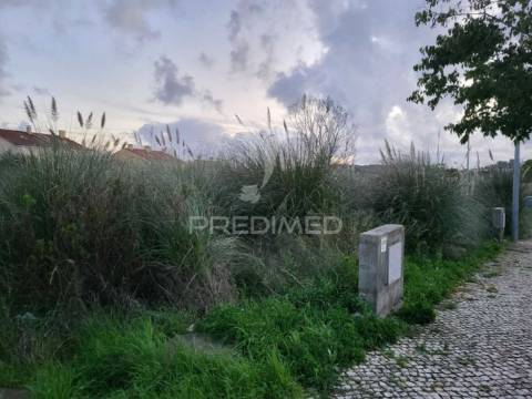 Lote c/ 341m2 em albarraque para moradia com 2 pisos + cv