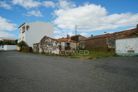 Casa para reconstruir em aldeia alentejana