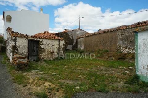 Casa para reconstruir em aldeia alentejana