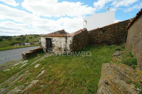Casa para reconstruir em aldeia alentejana
