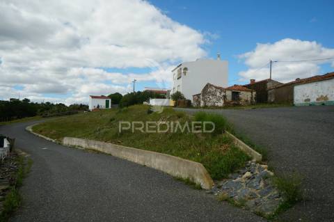 Casa para reconstruir em aldeia alentejana