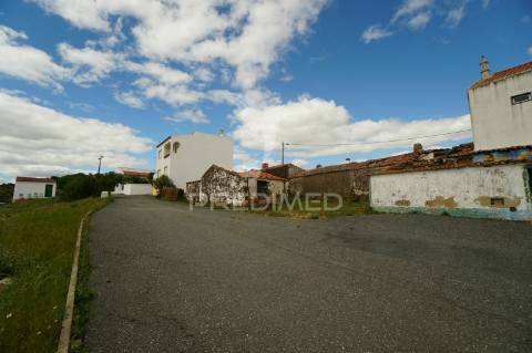 Casa para reconstruir em aldeia alentejana