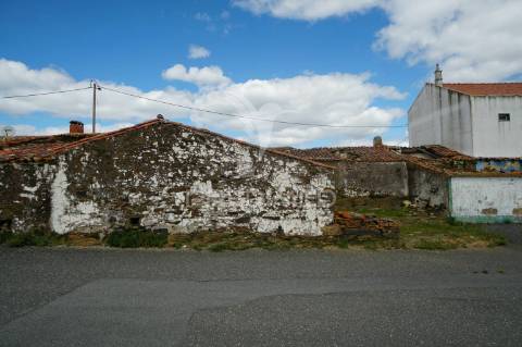 Casa para reconstruir em aldeia alentejana