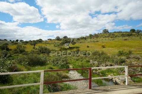 Casa para reconstruir em aldeia alentejana