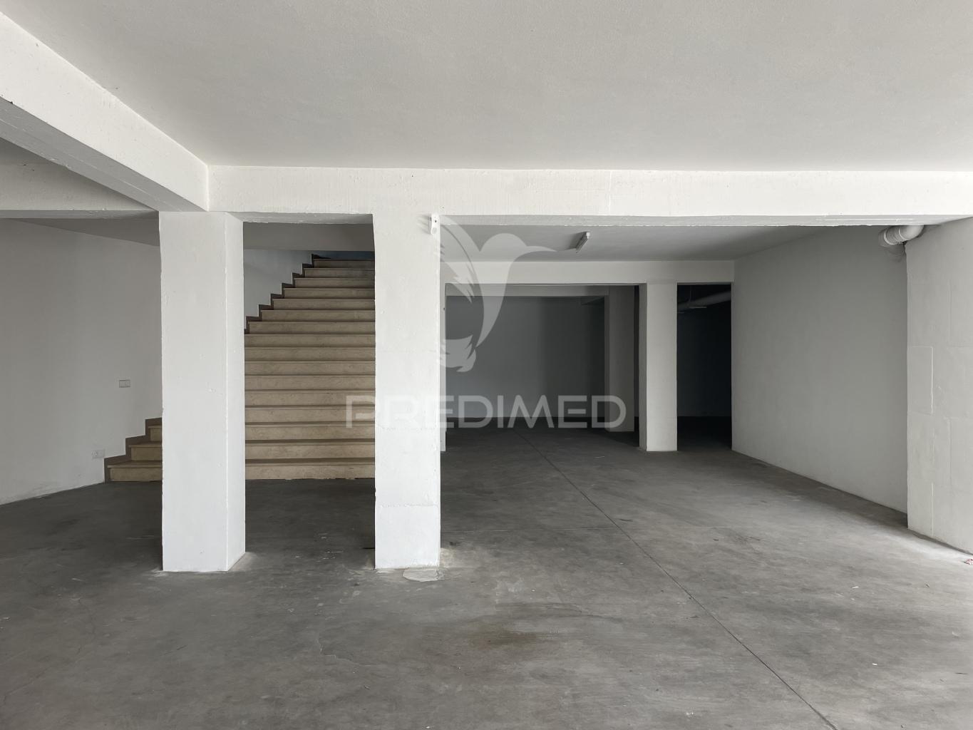 Armazém para atividade industrial e comércio