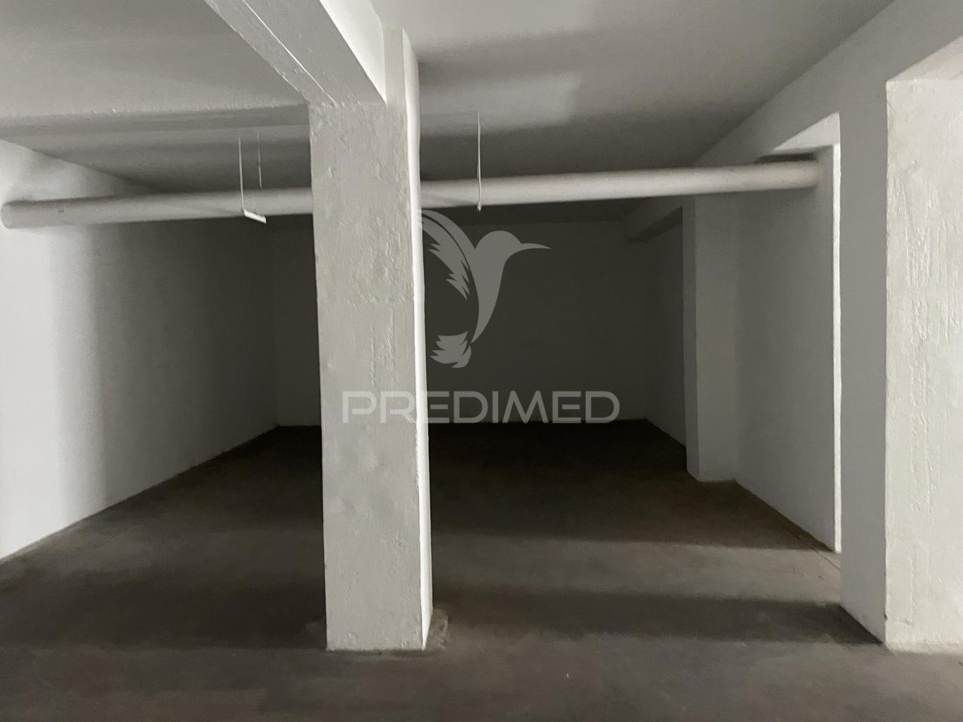 Armazém para atividade industrial e comércio