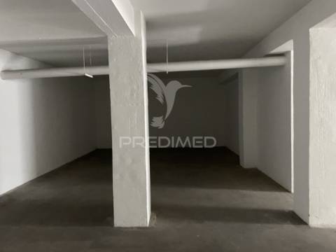 Armazém para atividade industrial e comércio