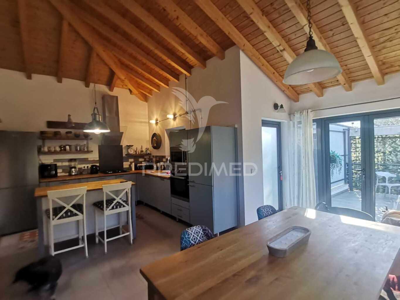 Moradia renovada em vale serrão, dornes