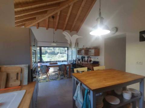 Moradia renovada em vale serrão, dornes