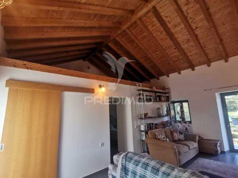 Moradia renovada em vale serrão, dornes