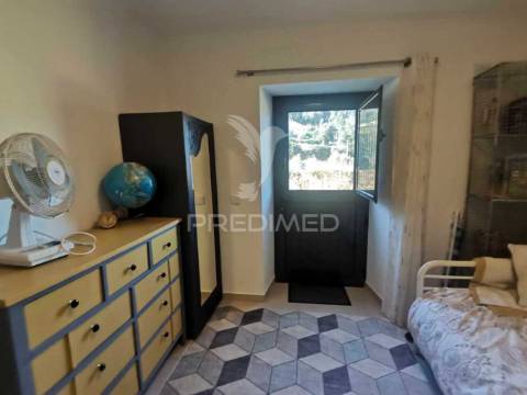 Moradia renovada em vale serrão, dornes