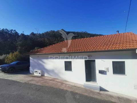 Moradia renovada em vale serrão, dornes