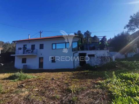Moradia renovada em vale serrão, dornes