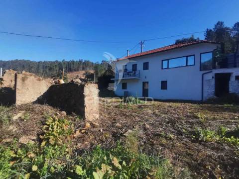 Moradia renovada em vale serrão, dornes