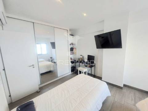 Quarteira -apartamento perto da praia com 1 estúdio independente