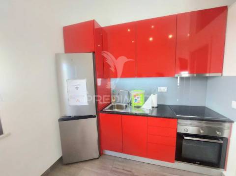 Quarteira -apartamento perto da praia com 1 estúdio independente