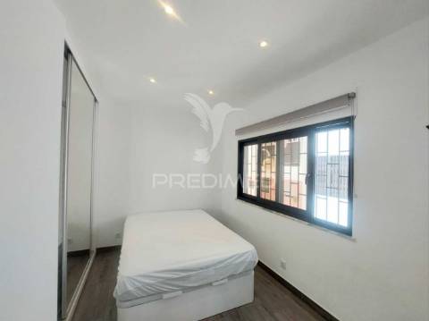 Quarteira -apartamento perto da praia com 1 estúdio independente
