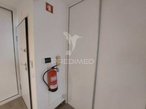 Quarteira -apartamento perto da praia com 1 estúdio independente
