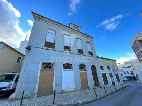 Oportunidade investimento -prédio em zona histórica de portimão para reconstrução