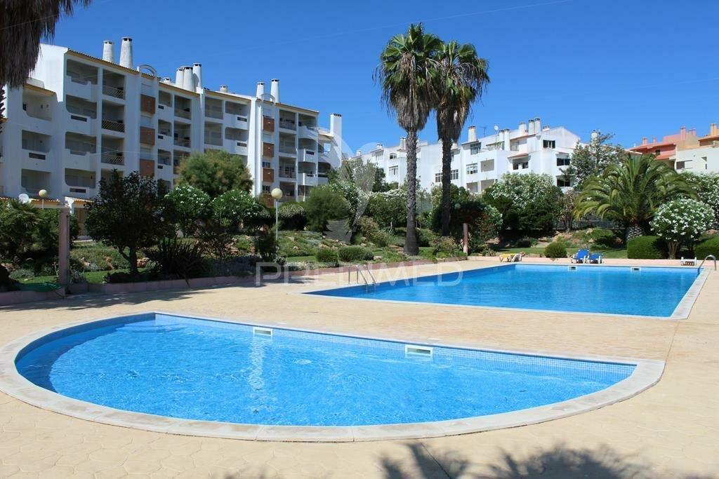 Apartamento t3 com terraço , garagem e piscina