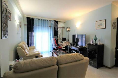 Apartamento t3 com terraço , garagem e piscina