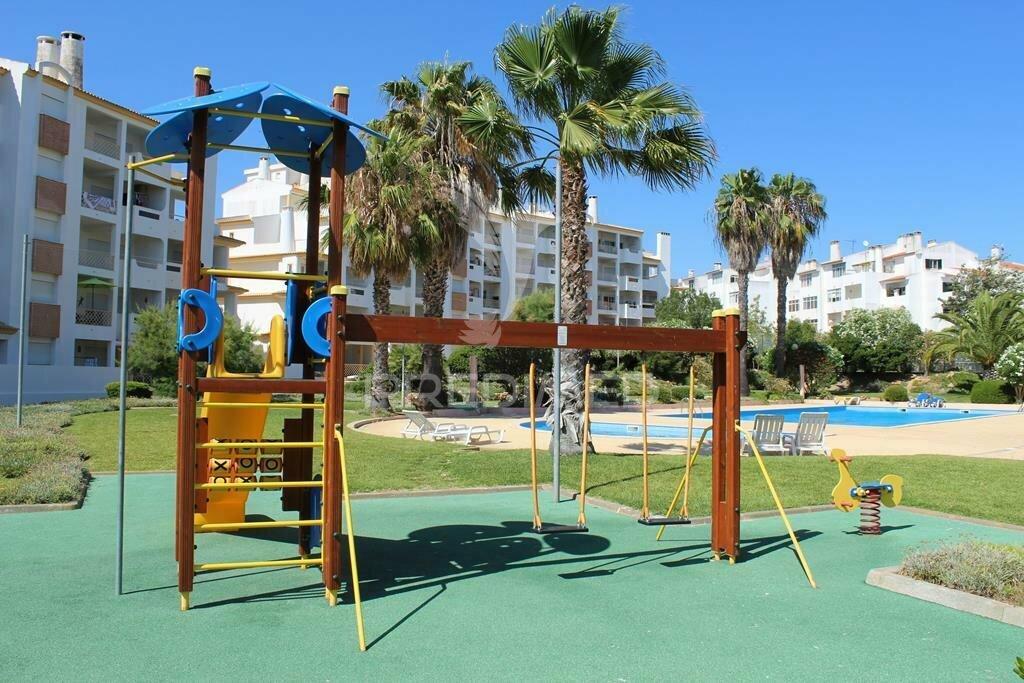 Apartamento t3 com terraço , garagem e piscina
